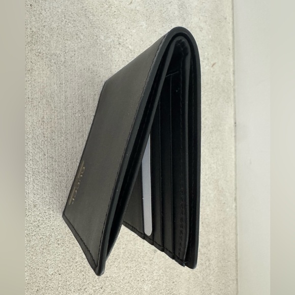 GUCCI Black Leather Bifold Wallet Gold Logo Gift Ready - Picture 6 of 8